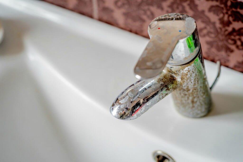 faucet that needs replacement